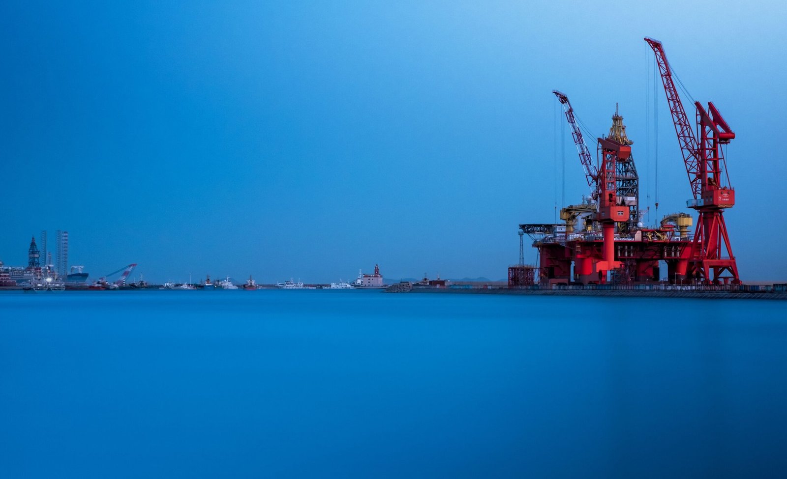 Offshore platform and support vessel